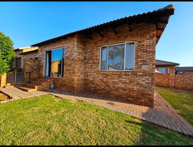 2 BEDROOM PROPERTY TO RENT IN WELTEVREDEN PARK